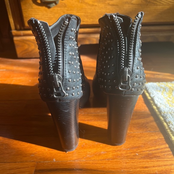 Black studded 3 1/2” heel booties Hollywood sz 8.5 - Picture 3 of 5